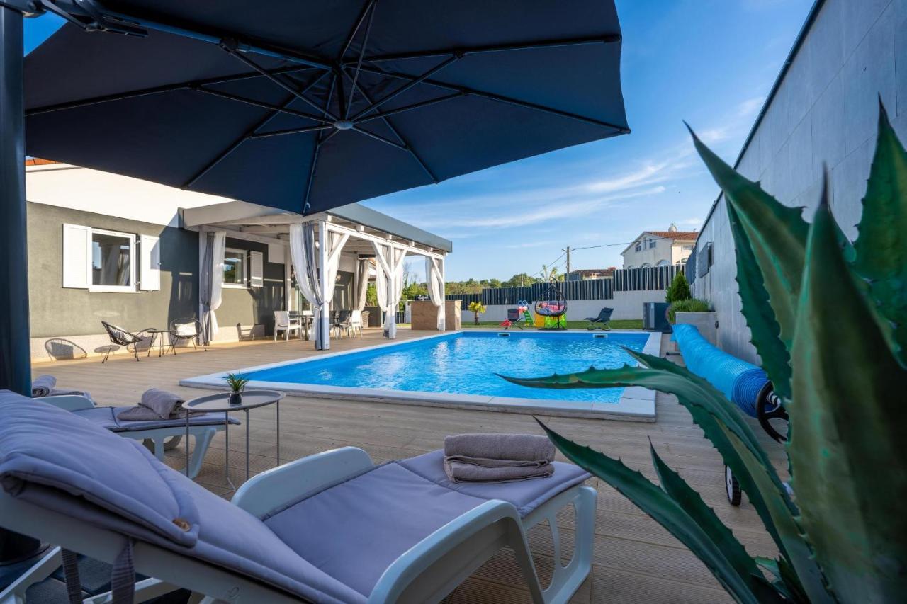 קאנפאנאר Villa Beauty With Heated Pool And Jacuzzi מראה חיצוני תמונה