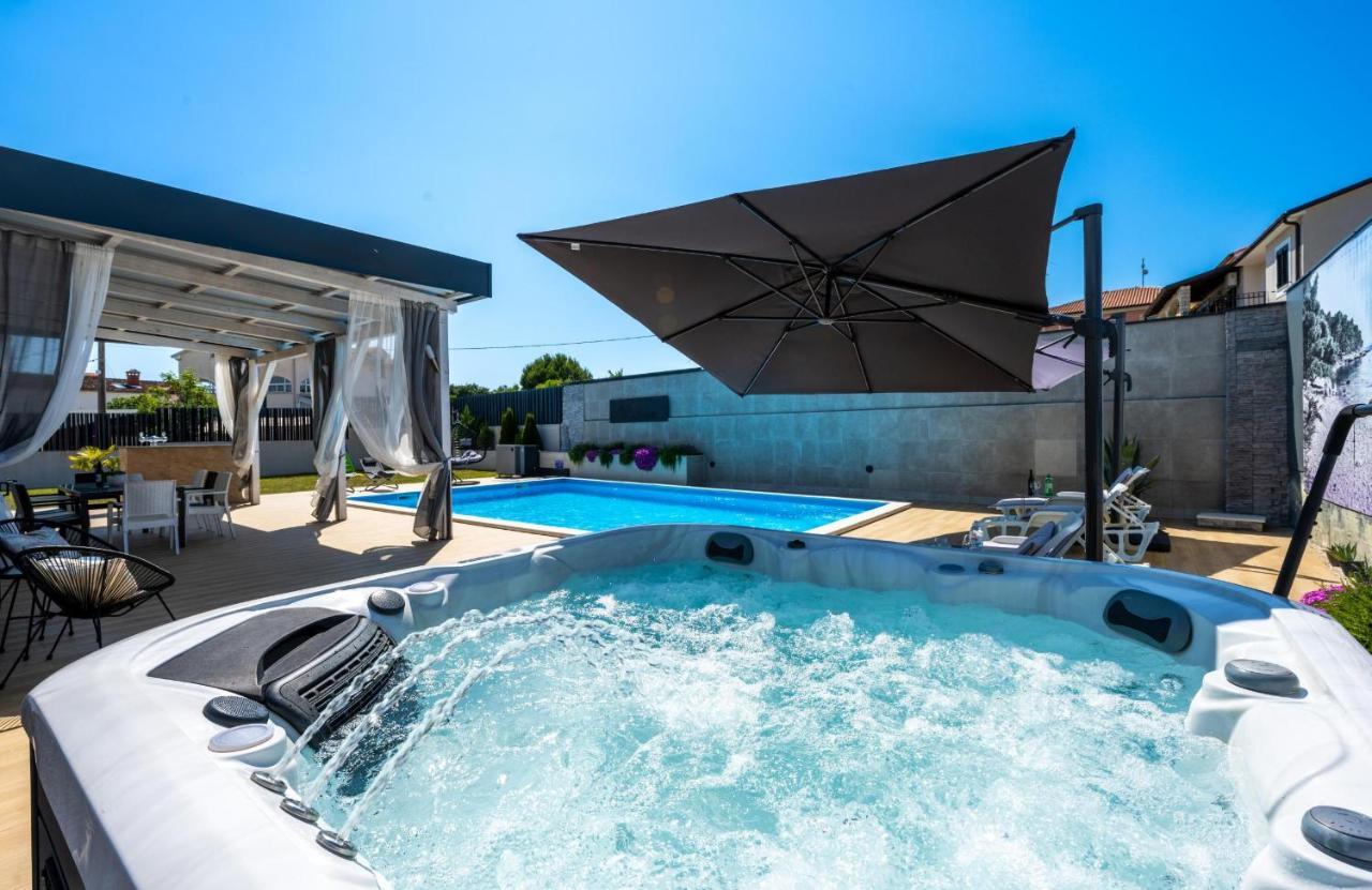 קאנפאנאר Villa Beauty With Heated Pool And Jacuzzi מראה חיצוני תמונה