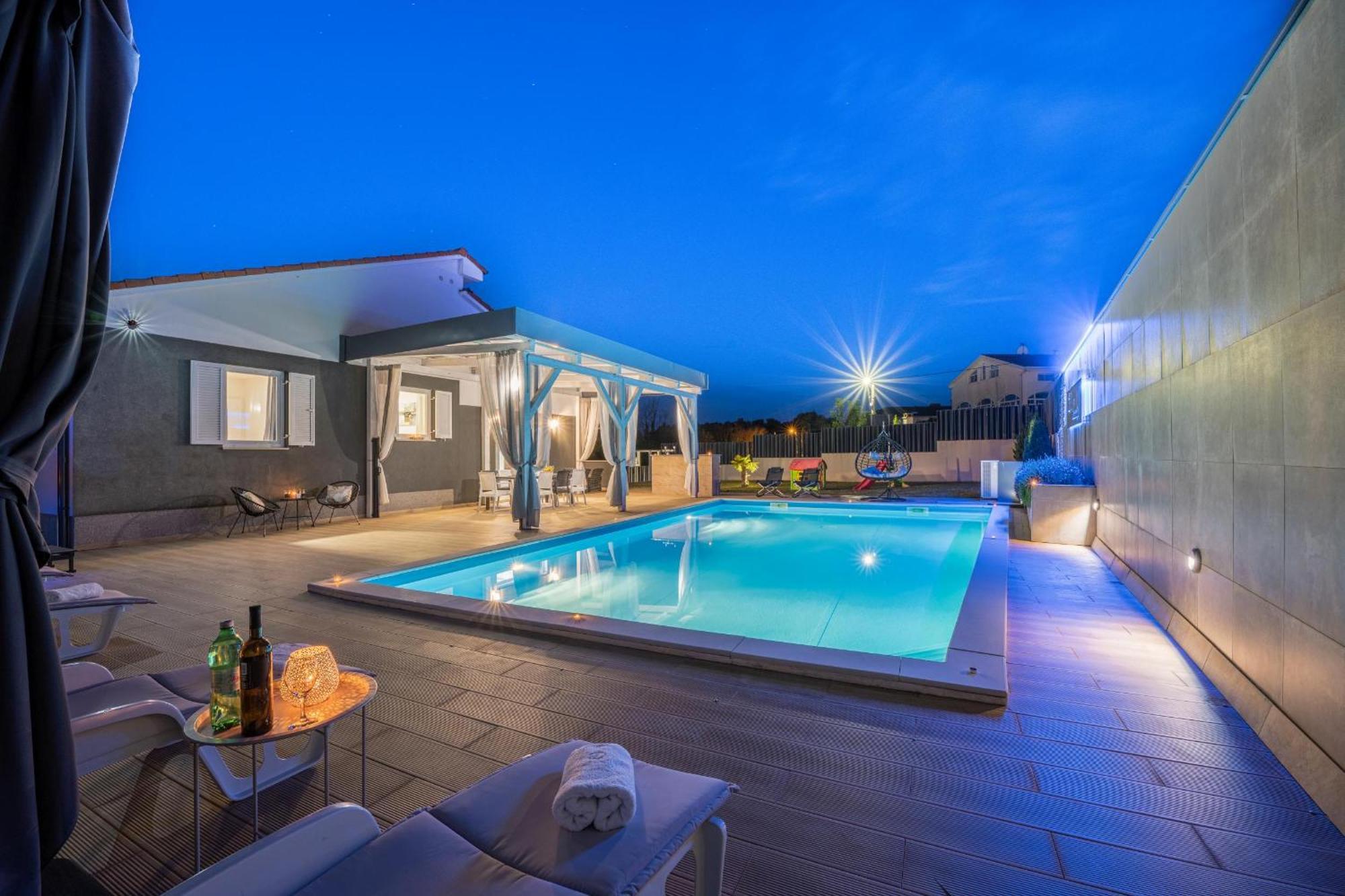 קאנפאנאר Villa Beauty With Heated Pool And Jacuzzi מראה חיצוני תמונה