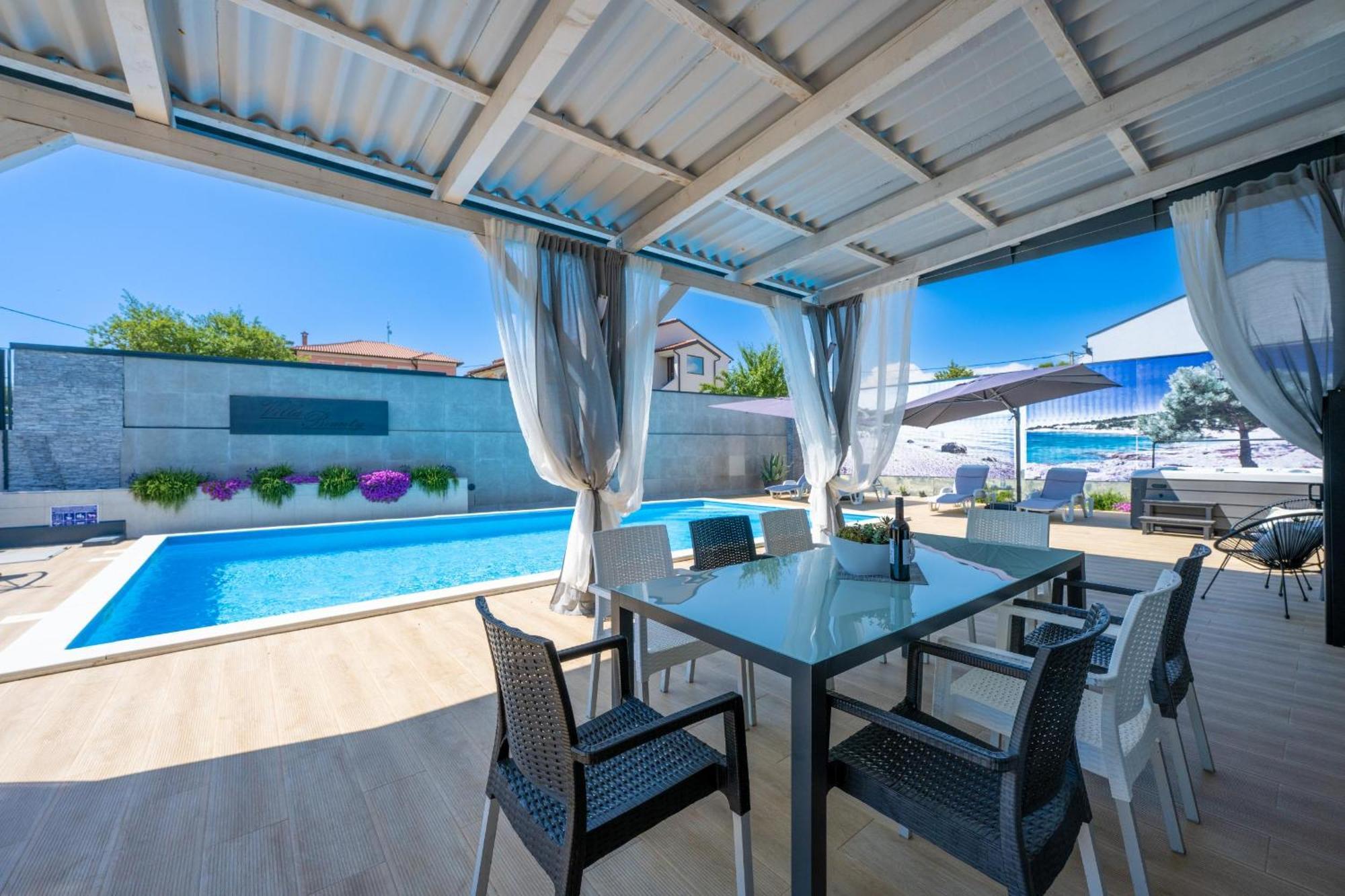 קאנפאנאר Villa Beauty With Heated Pool And Jacuzzi מראה חיצוני תמונה