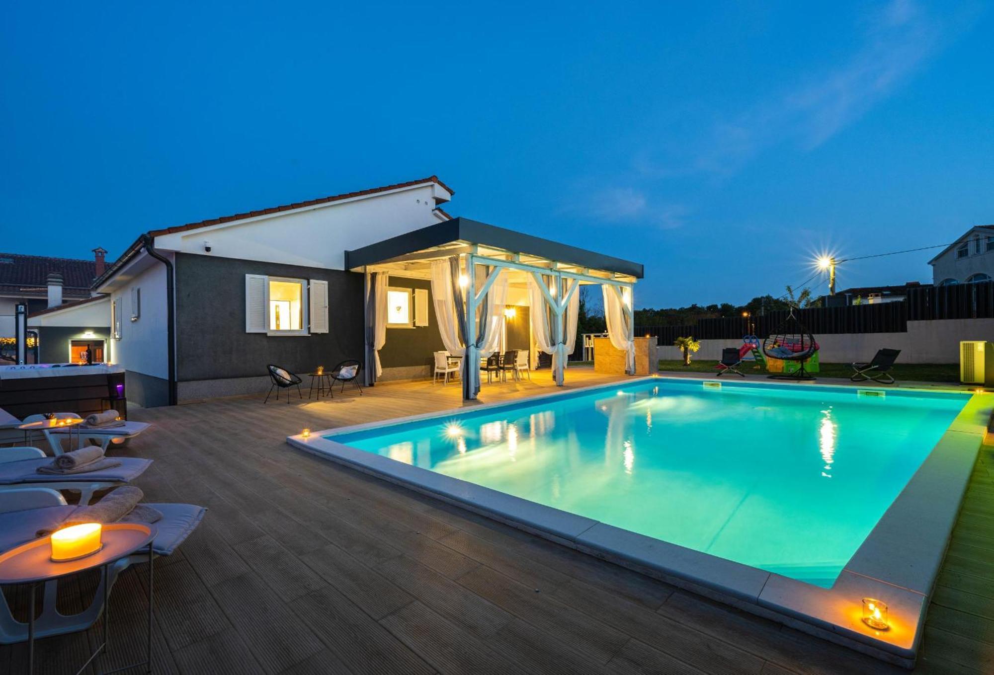 קאנפאנאר Villa Beauty With Heated Pool And Jacuzzi מראה חיצוני תמונה